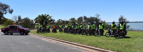 Red ute and bikes lineup at Lake Cargelligo 22-10-18